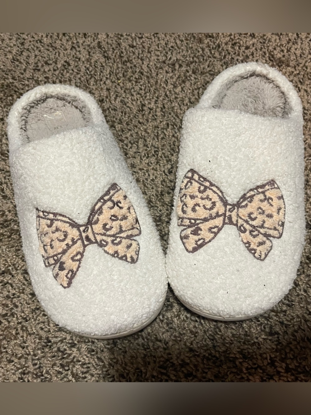 Cozy White Sherpa Slippers with Leopard Bow